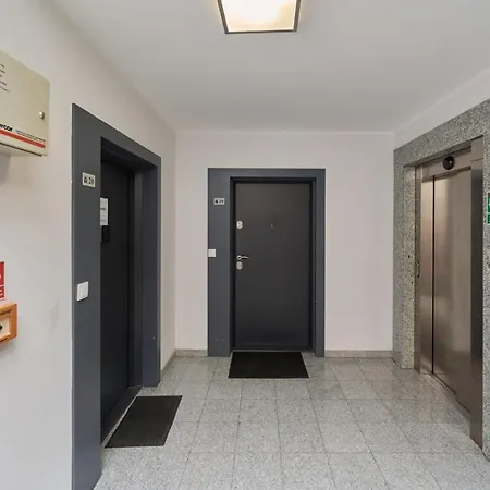 Jesionowa With Free Garage By Renters * Breslavia