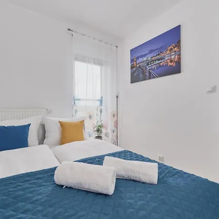 Jesionowa With Free Garage By Renters Apartment *