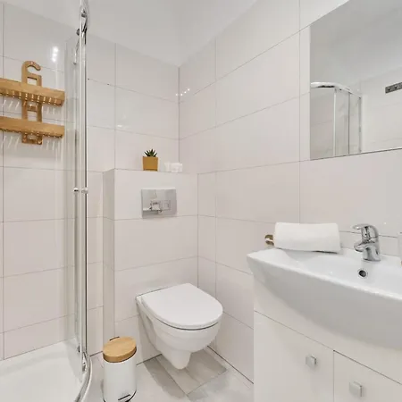 Jesionowa With Free Garage By Renters Wroclaw